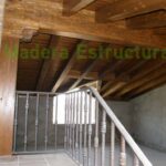 Consejos para barnizar madera instalada sobre estructuras de metal