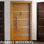 Diseños de puertas exteriores en madera y metal que están en tendencia