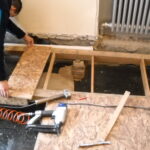 Guía para pintar madera instalada sobre metal sin que se desprenda