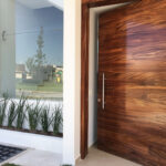 Por Qué Muchas Puertas Modernas Mezclan Metal Y Madera